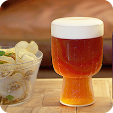 グラスビールと枝豆のイメージ